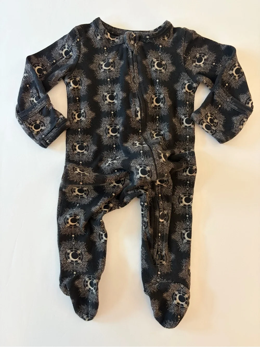 Kate Quinn Organic Baby Black Celestial Moon And Stars 2 Way Zippy Pajama 6-9 Mo